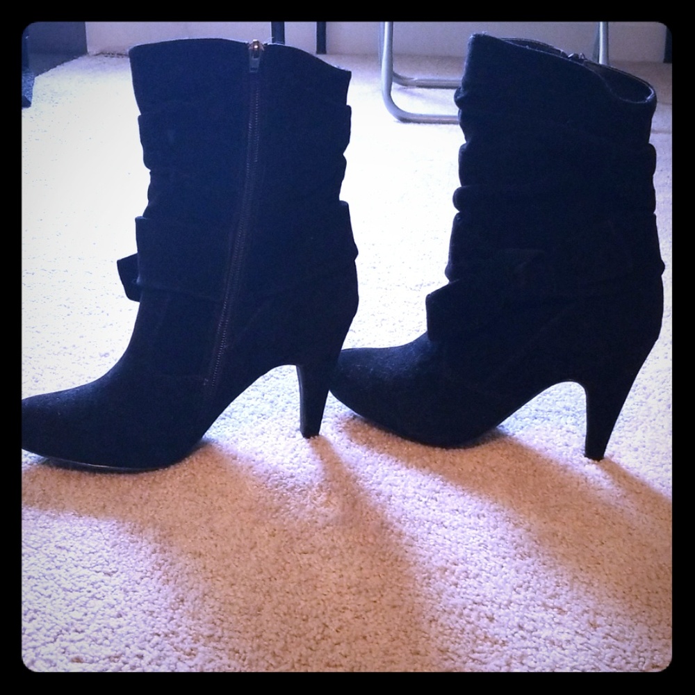 Venus 2" Heel Suede Black boots